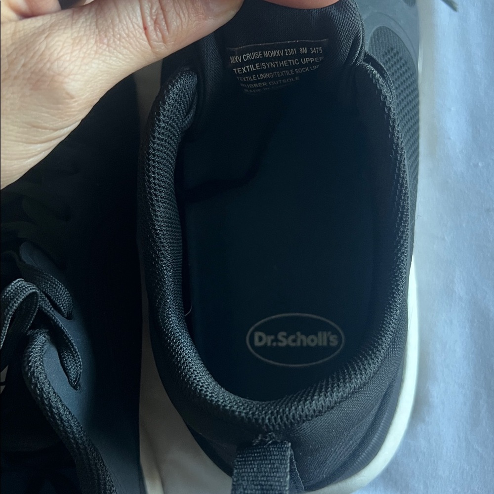 ABEO Women’s Black and White Athletic Shoes - Picture 6 of 6